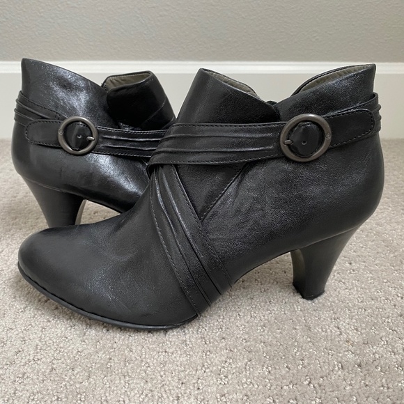 Born Crown Black Ankle Boots US Size 9M Black Leather Excellent Used Condition - Picture 1 of 9